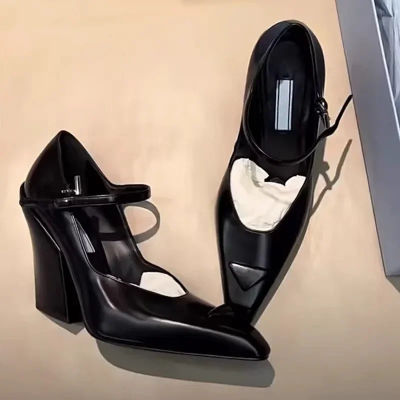 Gradient Triangle Standard Chunky Päty pre ženy 2023 Nová vinobranie s špicatou hlavou Mary Jane Single Wedge Sexy Shoes Shoes