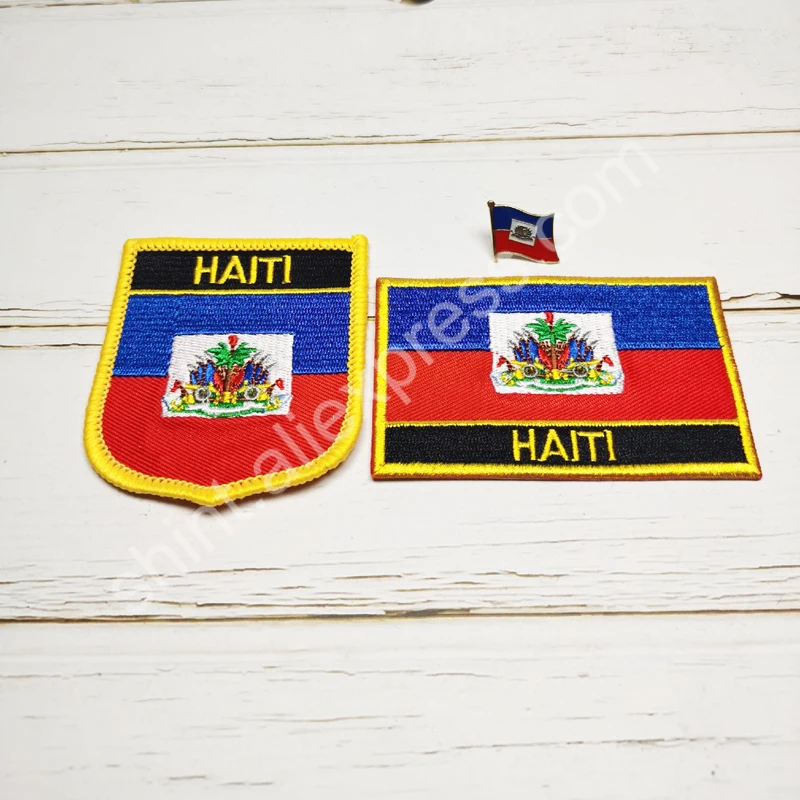 Haiti National Flag vyšívacie záplaty odznak a štvorcový tvarový kolík jeden súprava na darčeky na handričku batohu