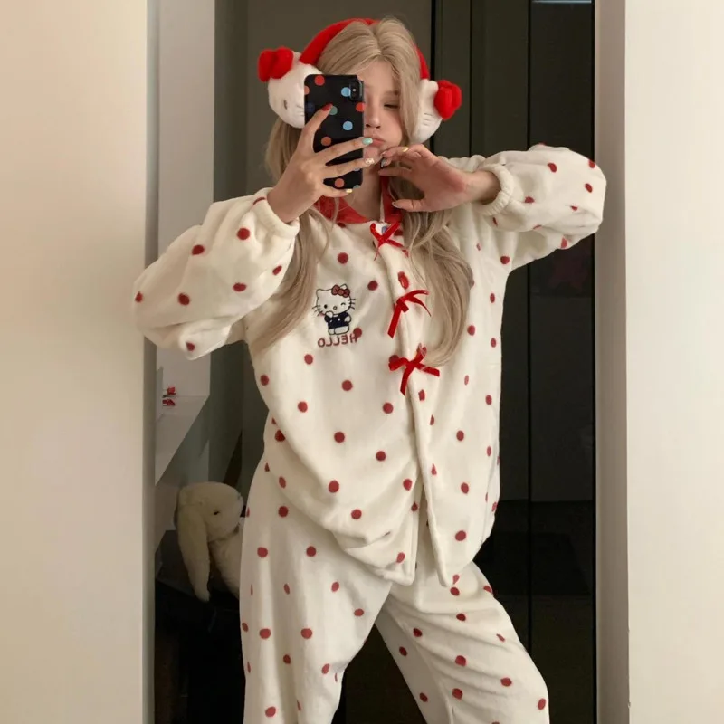Hello Kitty Autumn Winter Flanel Pyžamy roztomilé tlačidlo Polka Dot s dlhým rukávom Sleewear Dámsky módny trend domáce oblečenie