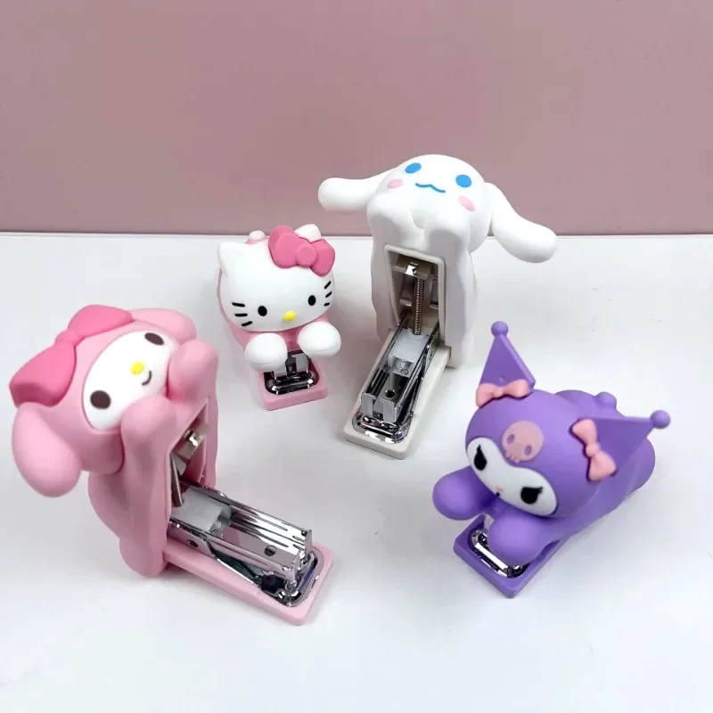 Hello Kitty zošívačky Sanrio School Dodávky anime roztomilé malé viazané strojové kancelárske potreby Kawaii Office Desk Accessories