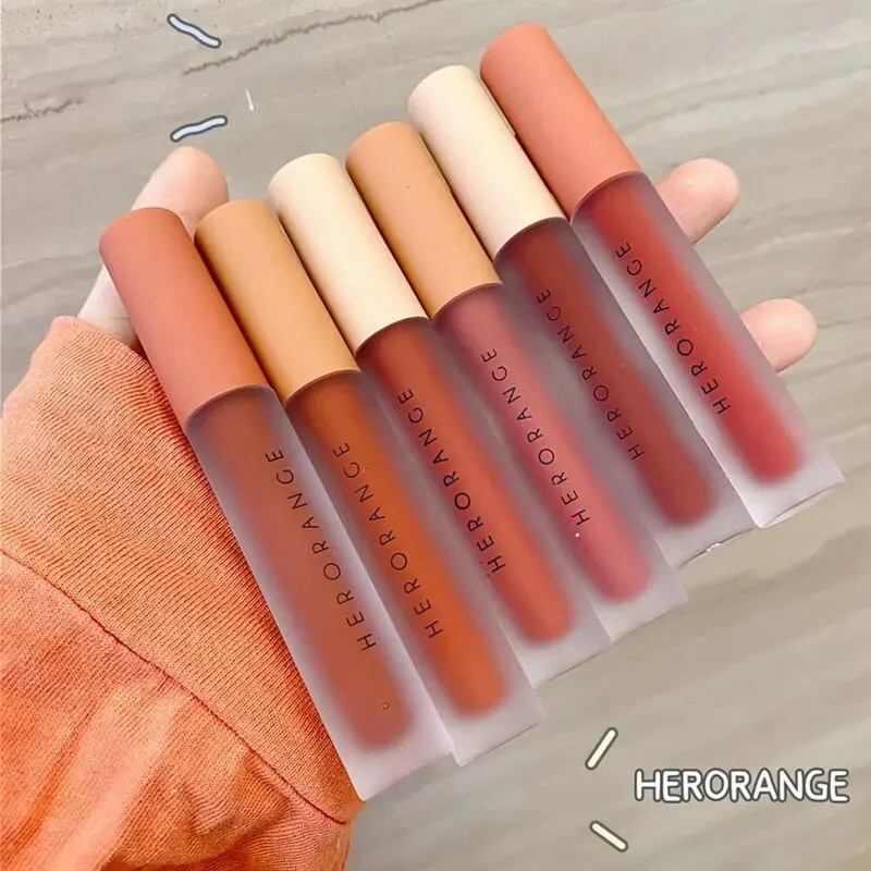 Herorange HR16 Twilight Lip Glaze nie je ľahké vyblednúť a nie je ľahké sa prilepiť na rúž na zamatové pery, aby sa vytvoril biely