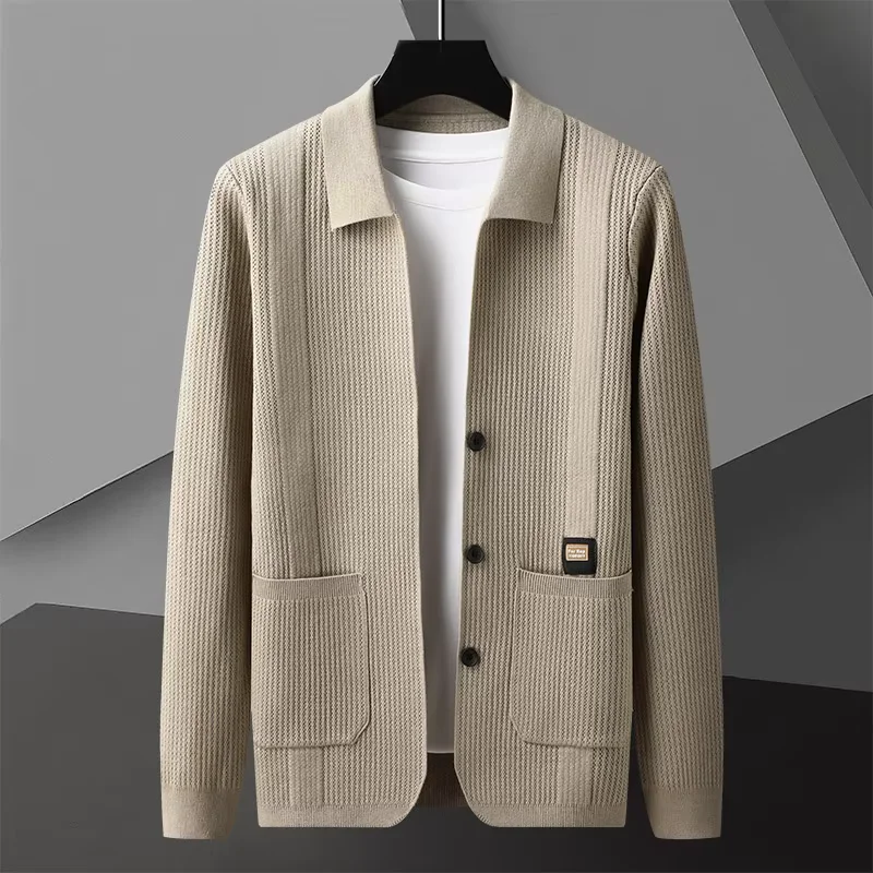 High -end Design Boutique Boutique Pleted Mardigan Pánske pánske 2024 Jeseň nový štýl módny retro temperament ležérny klopa sveter