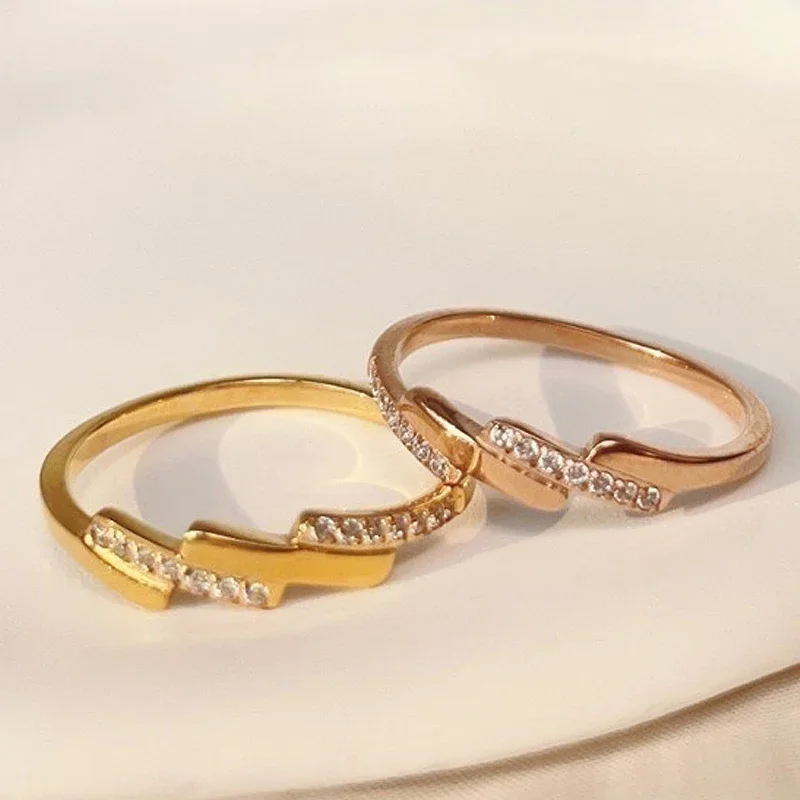 High -end PVD Shinny White Zirkón Ring z nehrdzavejúcej ocele Geometrický módny prsteň PVD nepremokavé šperky darčeky