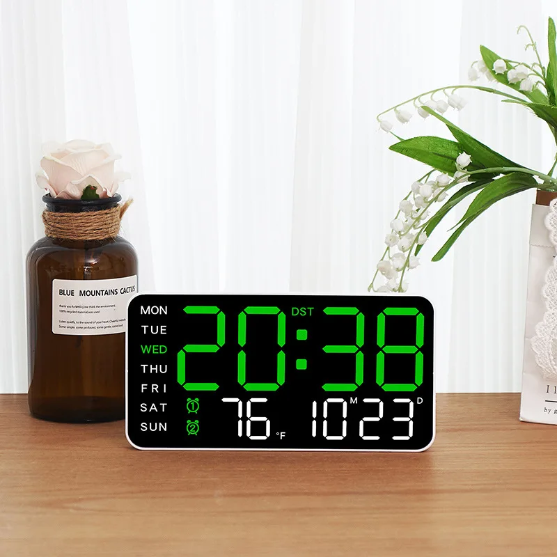 Hlasové ovládanie Advokát USB napájaný LED digitálne hodiny LED DIGHT DÁTUM DÁTUM TÝŽDEŇ 12/24H
