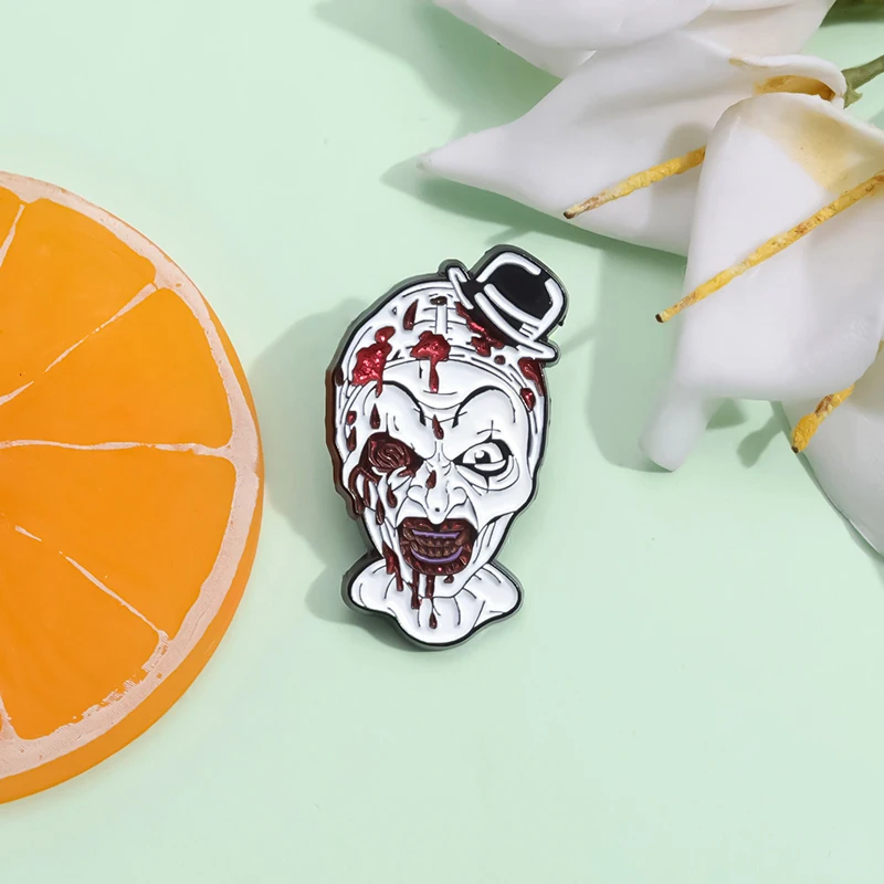 Hororový film postava smalt pin halloween klaun klopa odznak anime karikatúry brošne šperky doplnky pre oblečenie batohu