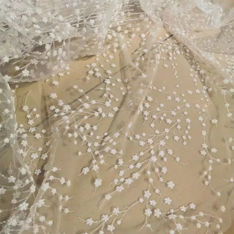 Horúci predaj 2024 trblietky výšivky Tulle Lace Lace Tkanina pre svadobné šaty Svadobné závoje biely čipkovaný materiál pre dizajnérov DIY FE0070