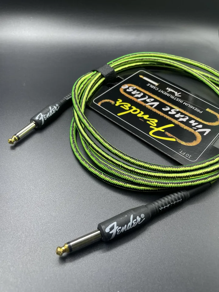 Horúci predaj elektrický gitarový zvukový kábel Znížený výstupný šumový výstup 3 m dĺžka pre náhodnú farbu Strat Tele & Bass