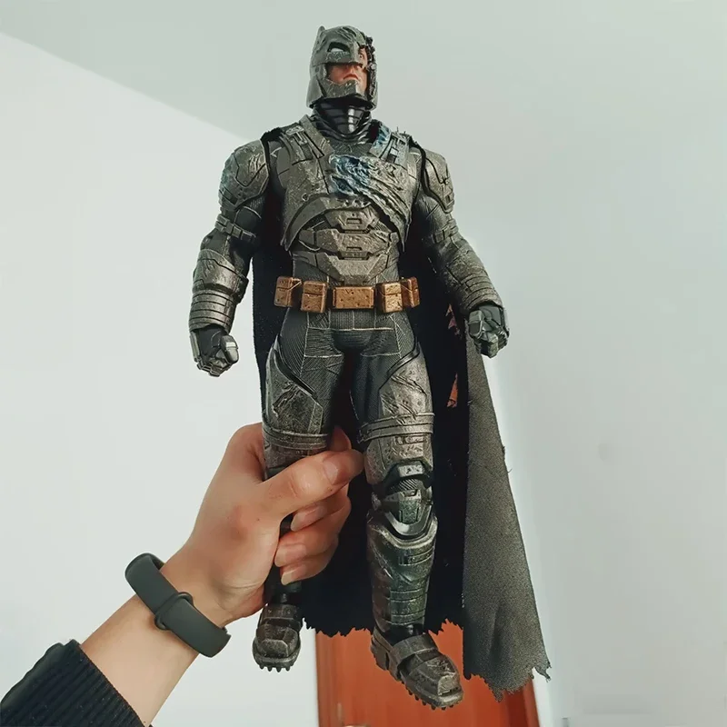 Horúci tím prototypovania obrnenej batmanovej sochy akčnej figúrky hračiek 32 cm prekvapenie detí Darčeková vojna Verzia Desktop