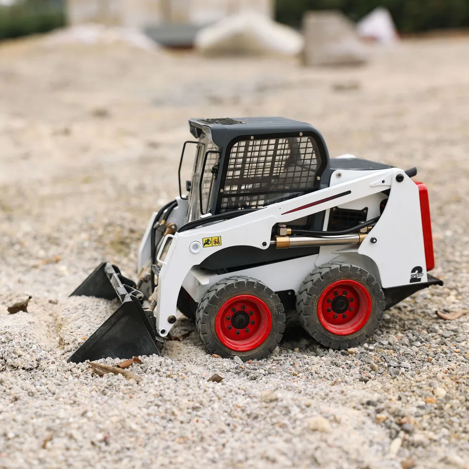 Hračky RC Hydraulický šmyk nakladača 1/14 SM450 i6s diaľkové ovládacie prvky natreté zostavené kolesové vozidlo Zvukové svetlo serva modelu Servo Model