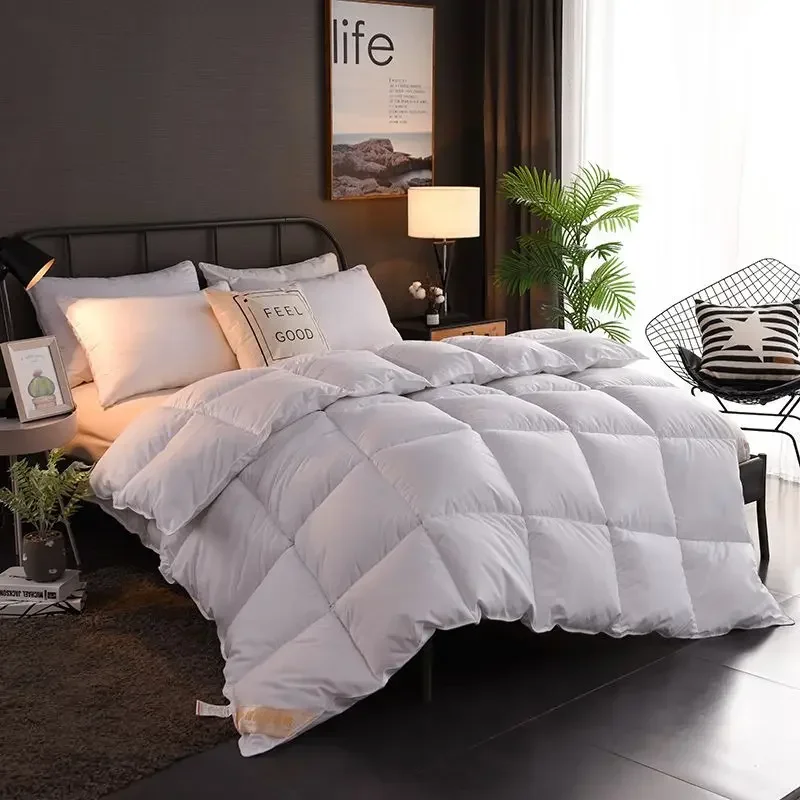Hrubá husa dole prikrývka, aby sa udržala v zime v zime v zime v zime v zime s rohový