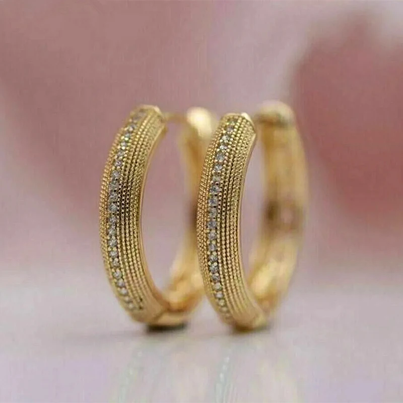 Huitan Luxury Lady Fashion Circle Cuilrings Sparkly Cubic Zirconia Accessories pre zásnubné zlaté farebné šperky na svadbu