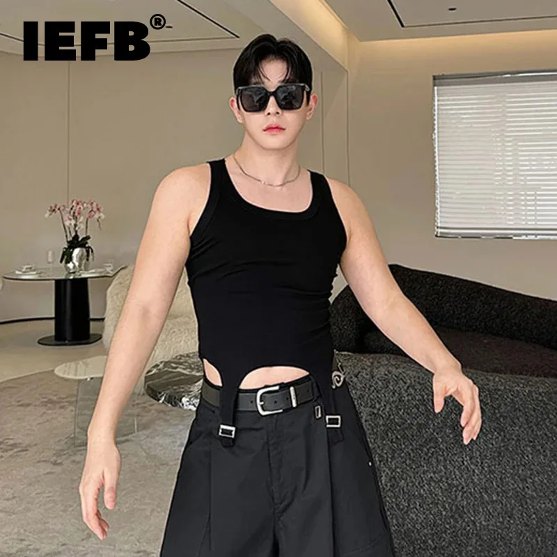 IEFB Osobnosť Pánske oblečenie Slim Vest Round Crck Nepravidelný letný kovový spona Tank Top leto Nový štýlový muž bez rukávov Top 5937