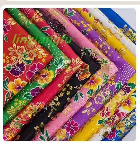 Imitácia saténovej tkaniny, tkanina odevov Miao, tkanina qipao odevy, národná horúci zlatý látka Jacquard.
