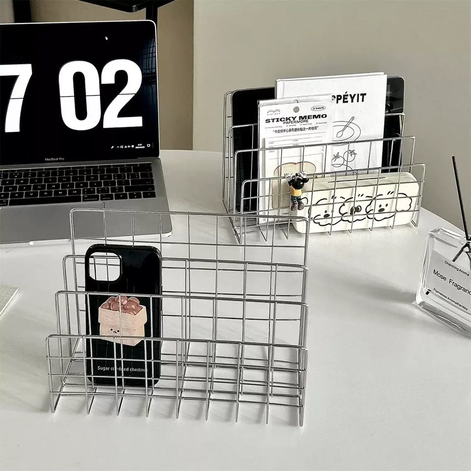 Ins Simple Iron Rack Desktop Plochový časopis kovový skladovací stojan Organizátor Desk Sundries Multifunkčné kníhku