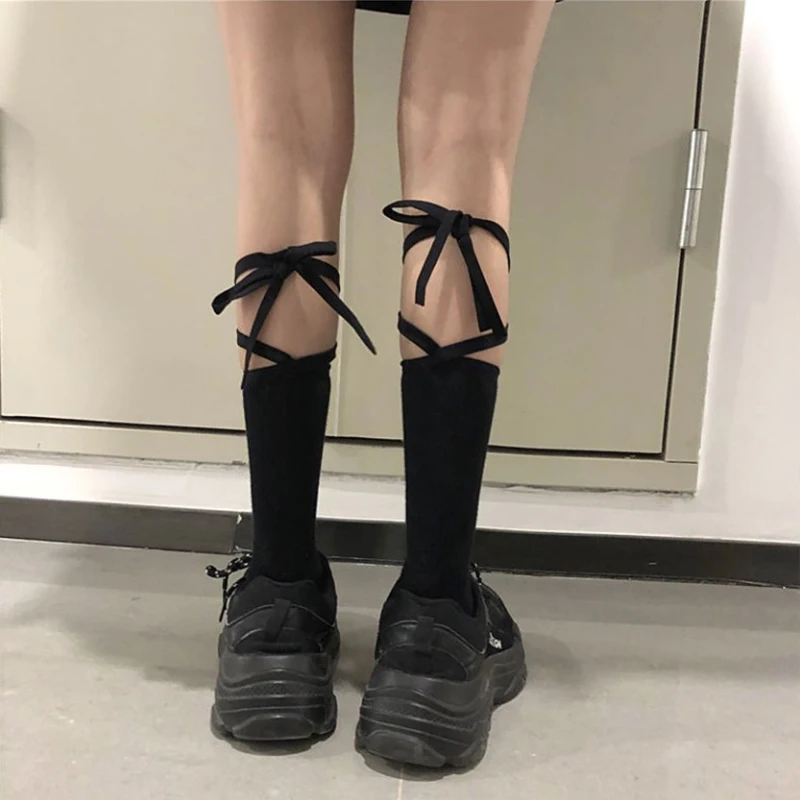 Japonský harajuku lýtkový ponožka Žena leto Čierne biele krížové popruhy rúrky ponožky lolita sexy list sukňa sukne College Woman