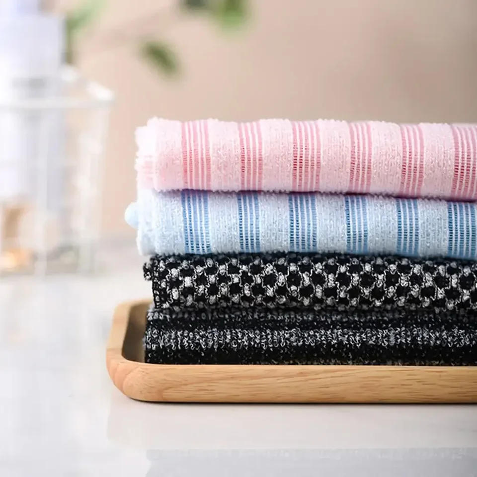 Japonský trením na umývanie kúpeľne nylonová uterák pre zadné uteráky Exfoliačné kroviny sprchovacia špongia Body kúpeľňové doplnky