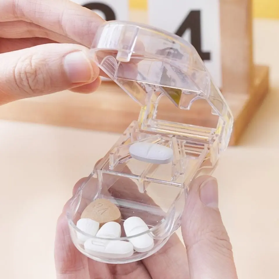 Jednoduchá prenosná pilulka Spliters Cutter Transparentné okrúhle kolo s pilulkou s objemom 7. storočia Mini tabletka Cutter Box Cestovanie
