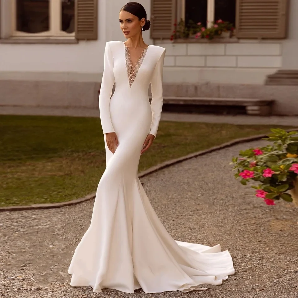 Jednoduché saténové svadobné šaty Elegantné svadobné šaty Elegantné šaty