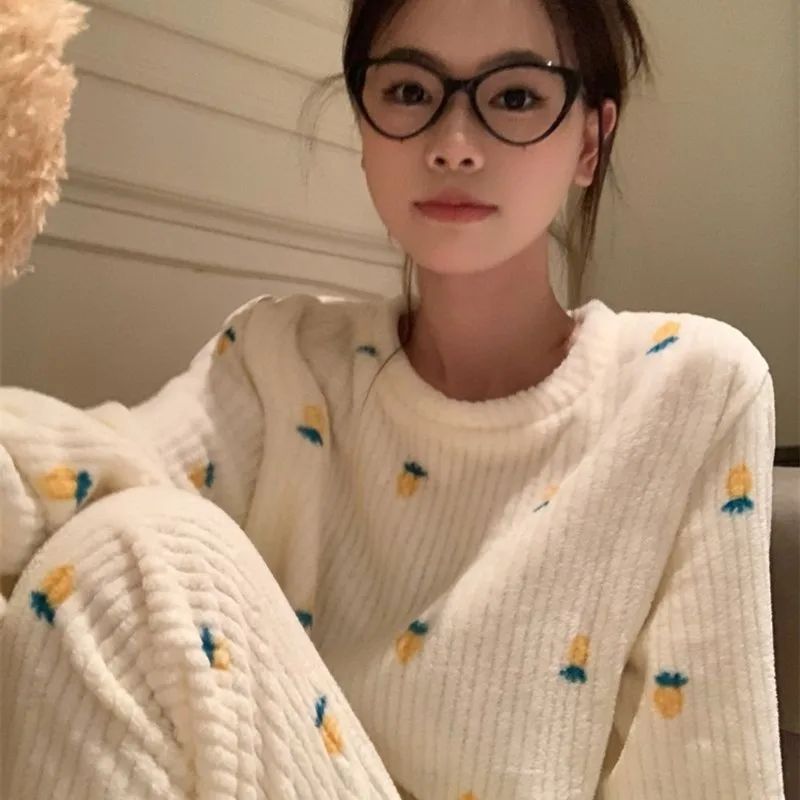 Jeseň a zima Nové pyžamá Domovské oblečenie Coral Velvet Winter Pajamas Ženy je možné nosiť mimo obleku v štýle Sweet Ins v štýle domáceho oblečenia