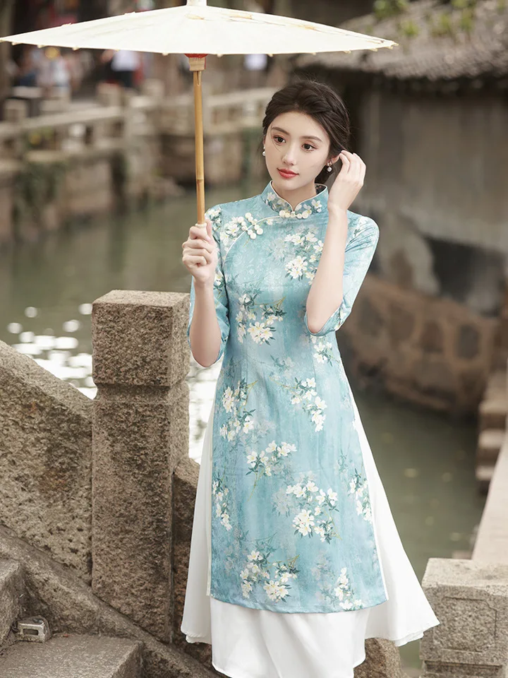 Jeseň Vintage Mandarin Collar Vietnam Aodai Qipao Čínske ženy Kvetinové tlačené saténové satén elegantné denné šaty