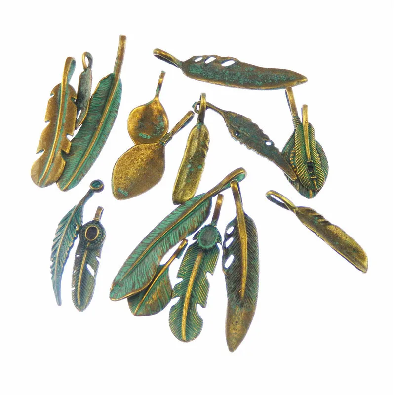 Julie Wang 14ks Antique Bronz Leaf Charm Vintage prívesok zmiešaný náramok