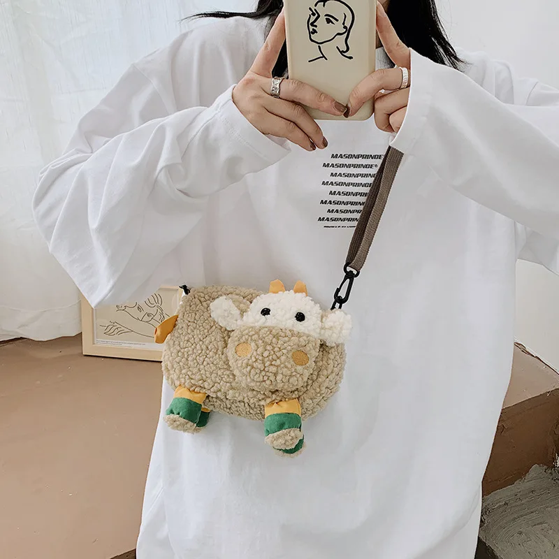 Karikatúra teľa Plush Crossbody taška nastaviteľná ramenná remienok pre ženy roztomilé kawaii malé tašky na ramená bábiky Ženská cestovná taška