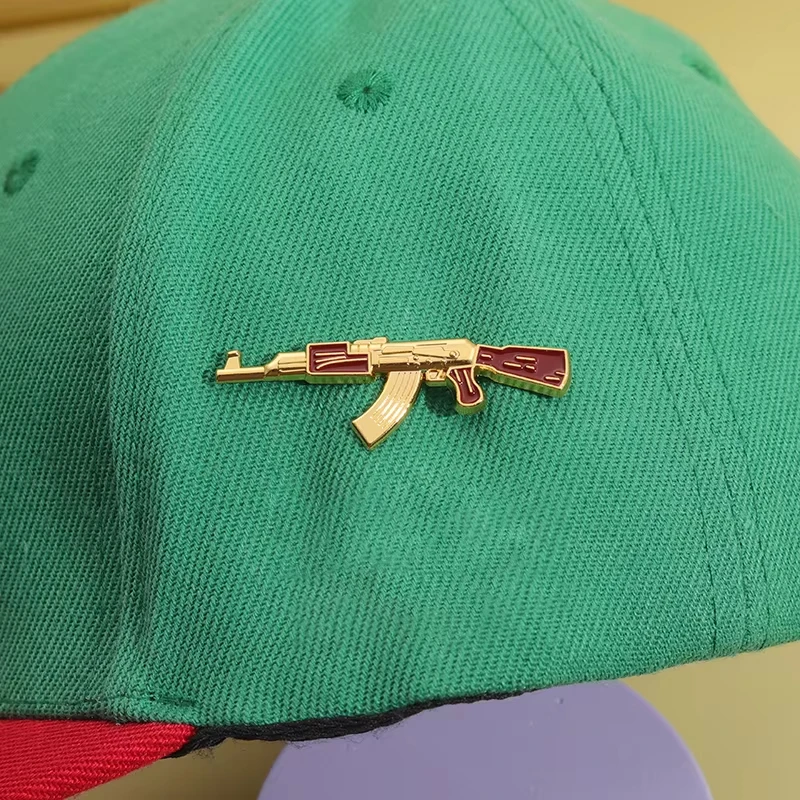 Karikačné pištoľ v tvare klobúky Kreatívne brošne oblečenie batoh smaltový klopa Badge Doplnky šperky darček pre deti priateľov