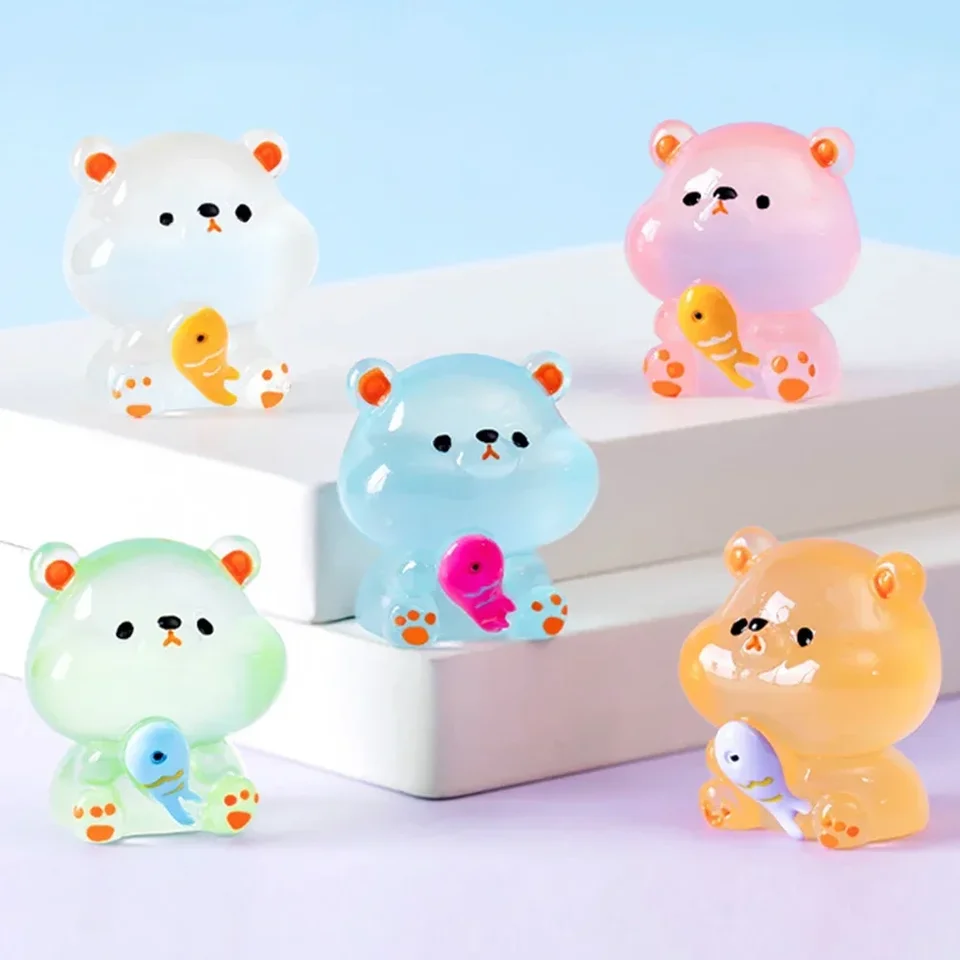 Kawaii Luminous Mini Resin Fish Eating Bear Lovely Animal Doll Decoration Car Desktop Small Ornament Auto interiérové ​​príslušenstvo