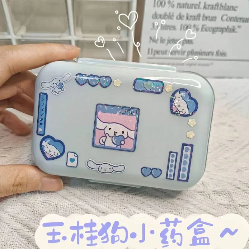 Kawaii Sanrioes Anime Kuromi Cinnamoroll My Melody Pill Case Case 7 Days Tablet Candy Box Box Box Organizátor Care Pills Case Darček