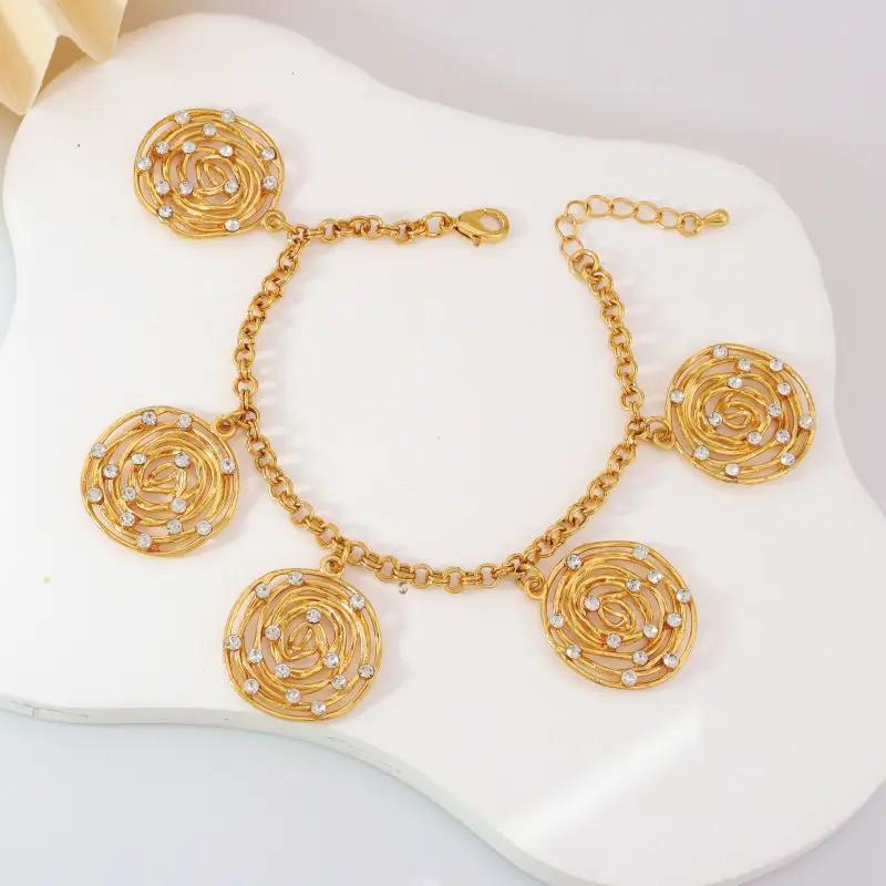 KDE Fashion Saudi Gold narastaný náramok kúzlo ružové kvetinové prívesky Moslim Lucky Bangles Dubaj Women Nové podujatie Party šperky