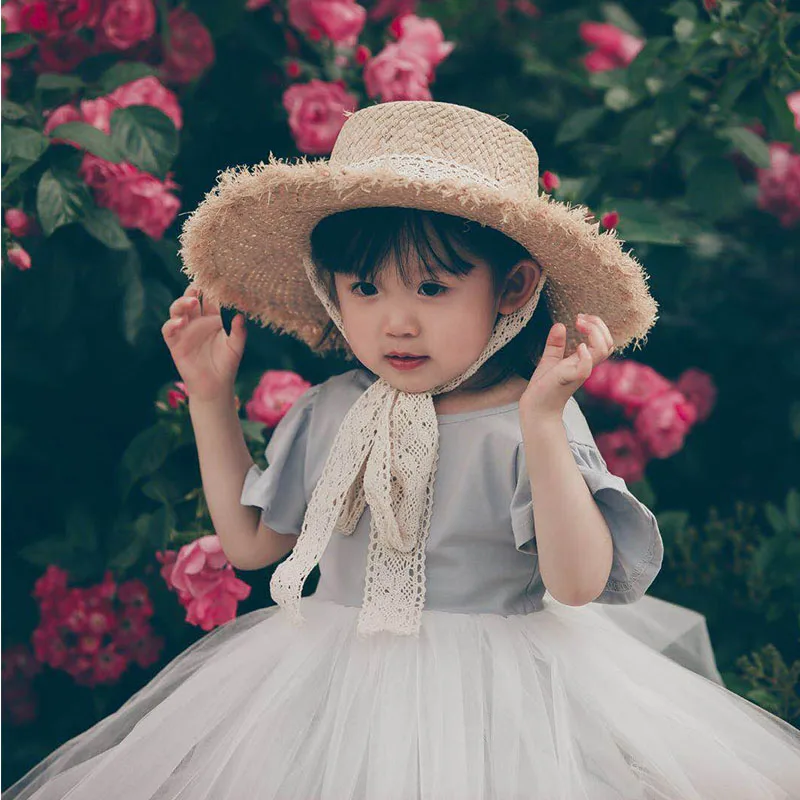 Kid letné surové okraje veľké široké okrajové ploché top čipky čierna biela zelená obväz Raffia Straw Hat Girl Beach cestovná ochrana pred slnkom klobúk