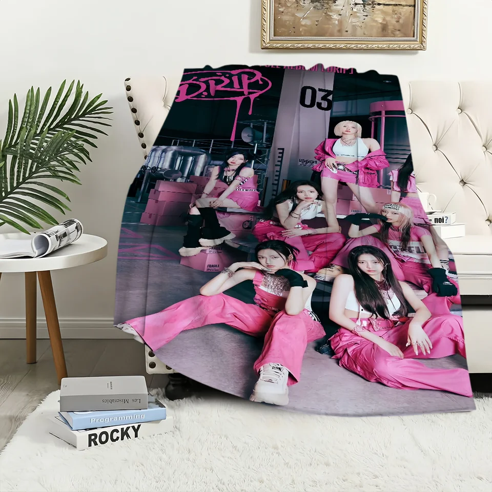 KPOP GIRL B-BABYMONSTER Kvapkanie prikrývky mäkká plyšová pohovka koberec pre obývaciu izbu teplá kancelárska spálňa narodeniny domov cestovné dieťa darček
