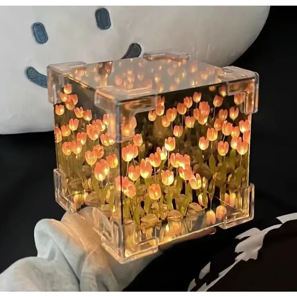 Kreatívne DIY Tulip Flower Sea Cube Trojrozmerná malá nočná lampa Materiál pre priateľku pár priateľiek