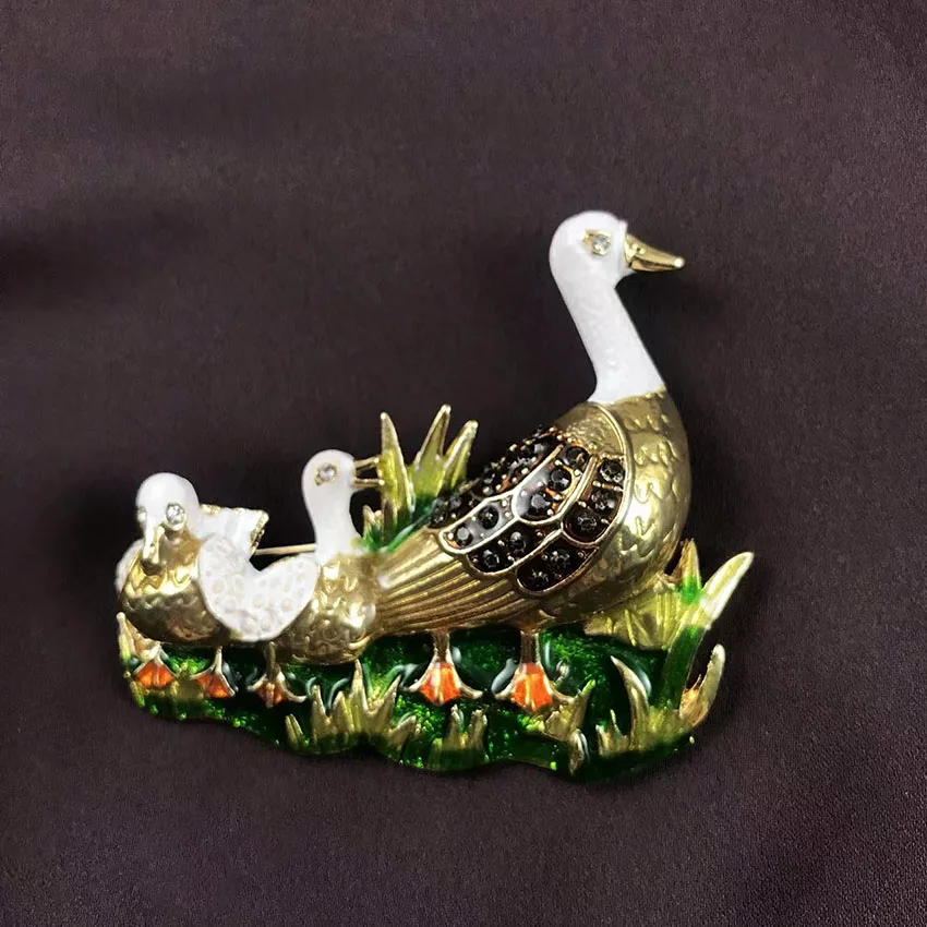 Kreatívne roztomilé karikatúra zvierat brošňa maľba zábava Duck Family na vianočné večierky Darčekové šperky