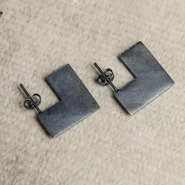 Kreatívne starožitné čierne 925 Sterling strieborné náušnice Geometrické uši piercing náušnice Men Ženy chladné punkové hip hop šperky