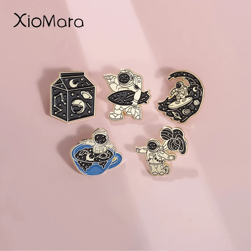 Kreslený priestor astronaut smalt pin roztomilý kozmická loď planéta veľryba raketová hviezda Moon Metal Badge Detské brošové módne oblečenie tašku