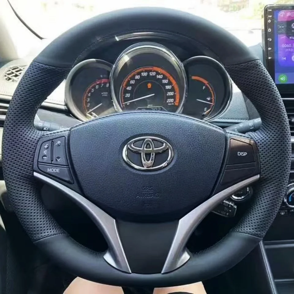 Kryt volantu na mieru volant Microfliber Leather Four Season Universal pre Toyota Yaris Vios 2014-2016