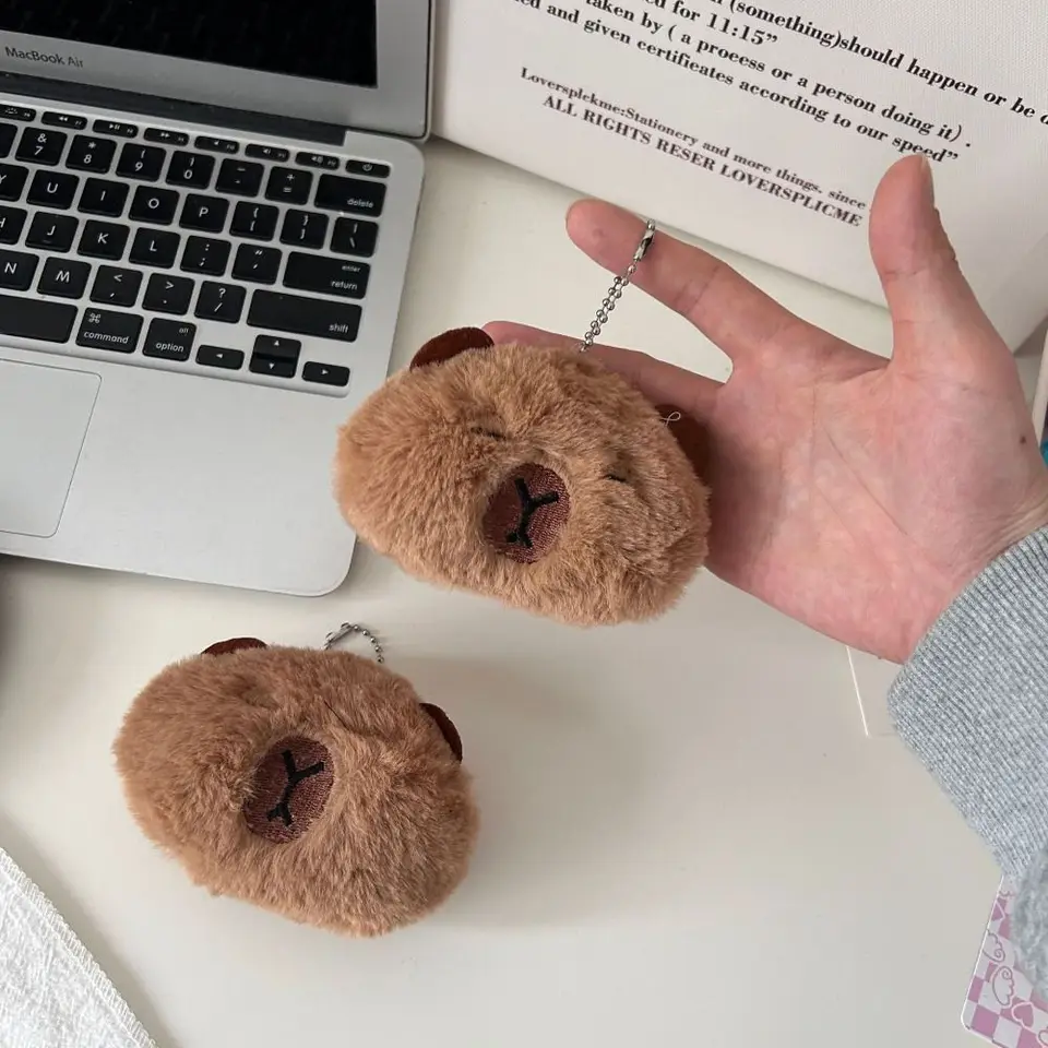 Krásne mäkké stláčanie Capybara Keychain Kreatívne roztomilé roztomilé vŕtanie Capibara Doll Keyring plyšový chirping kapibara prívesok detí