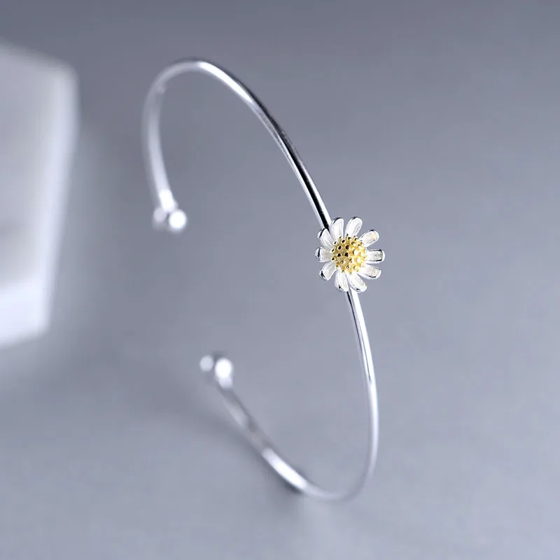 Kupujúci 925 Sterling Silver Flower Ohria