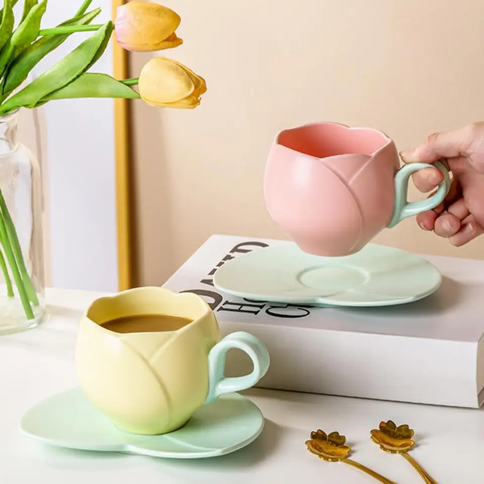 Kvalitná keramika hrnčeka Tulipány v tvare kávy Elegantná keramika Coffee Chup