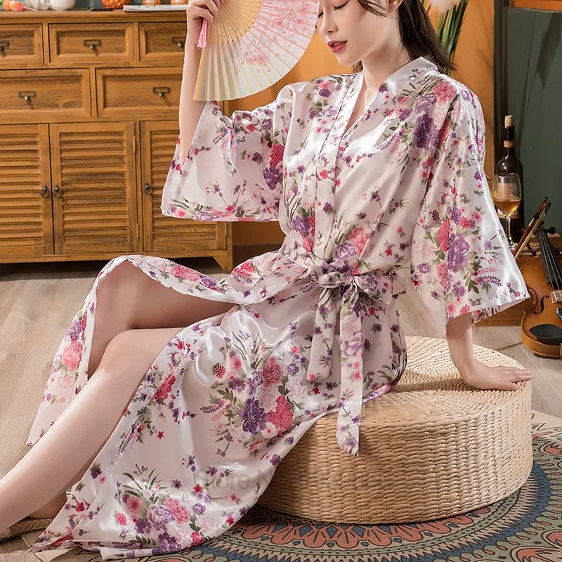 Kvetinová dáma sexy rúcho spánok