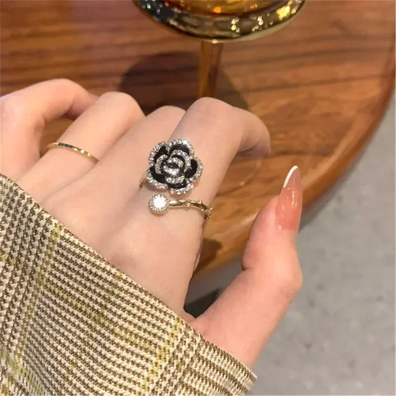 Kórejská elegantná čierna ruža s lesklým kubickým zirkónom Open End Ring Dámsky módny luxusný šperk sviatočný darček darček
