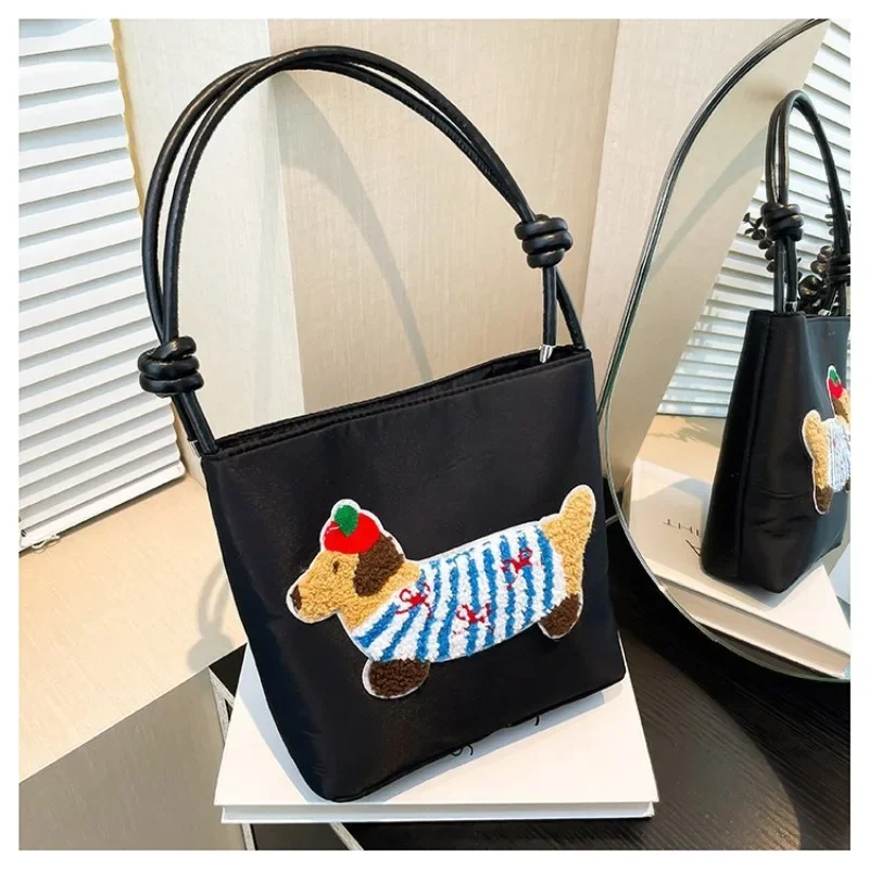 Kórejská výklenok Super Fire Crayon Dog Bag 2024