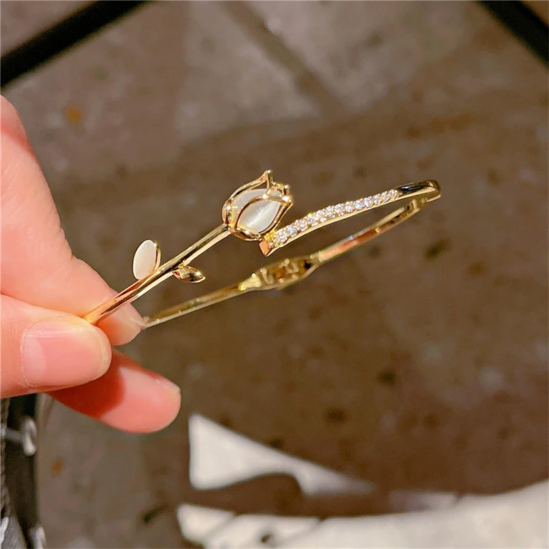 Kórejský vynikajúci náramok Opal Tulip pre ženy Light Luxus Leskiny Zirkón Elegantný kvetinový náramok Bangle Banquet kúzlo šperky darčeky