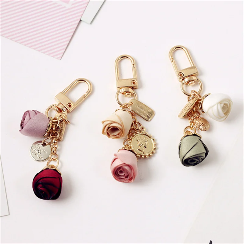 Kúzla látka Rose Keychain Ženský batoh prívesku šperky dámy pár tašky Nové módne kúzlo kvetinové kľúče party darček