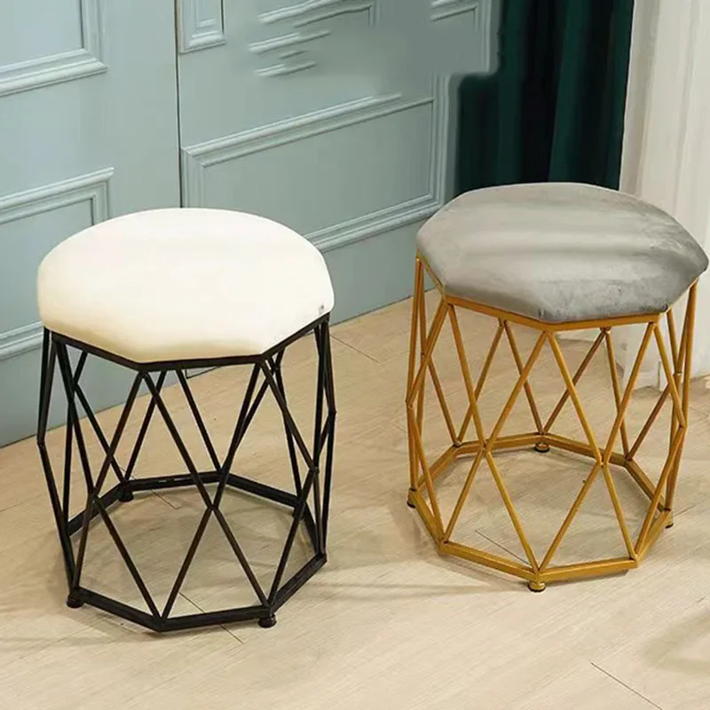 Lacné malé jednoduché make -up stolice obývacia izba zlato moderná pouf Nordic Vanity Stolička Mobile Design Sgabello Pastel Room Furniture