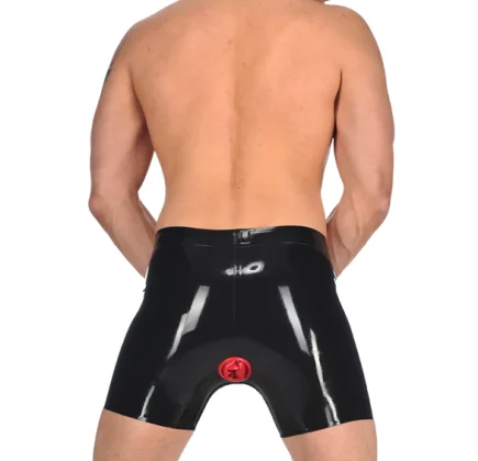 Latex sexy muži spodná bielizeň s pripevneným červeným análnym plášťom a krátkymi prednými zipsovými nohavičkami mokrými vzhľad