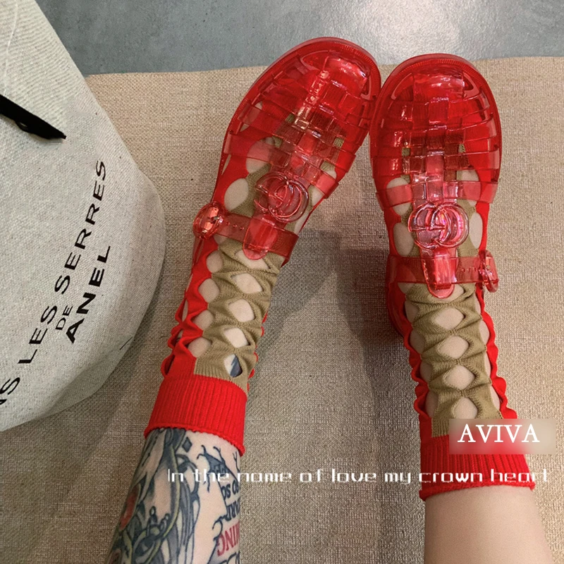 Letné dámske stredné trubice elegantné módne dutiny Zlepenie kontrastné farby bavlnené ponožky Street japonská osobnosť diera Sox