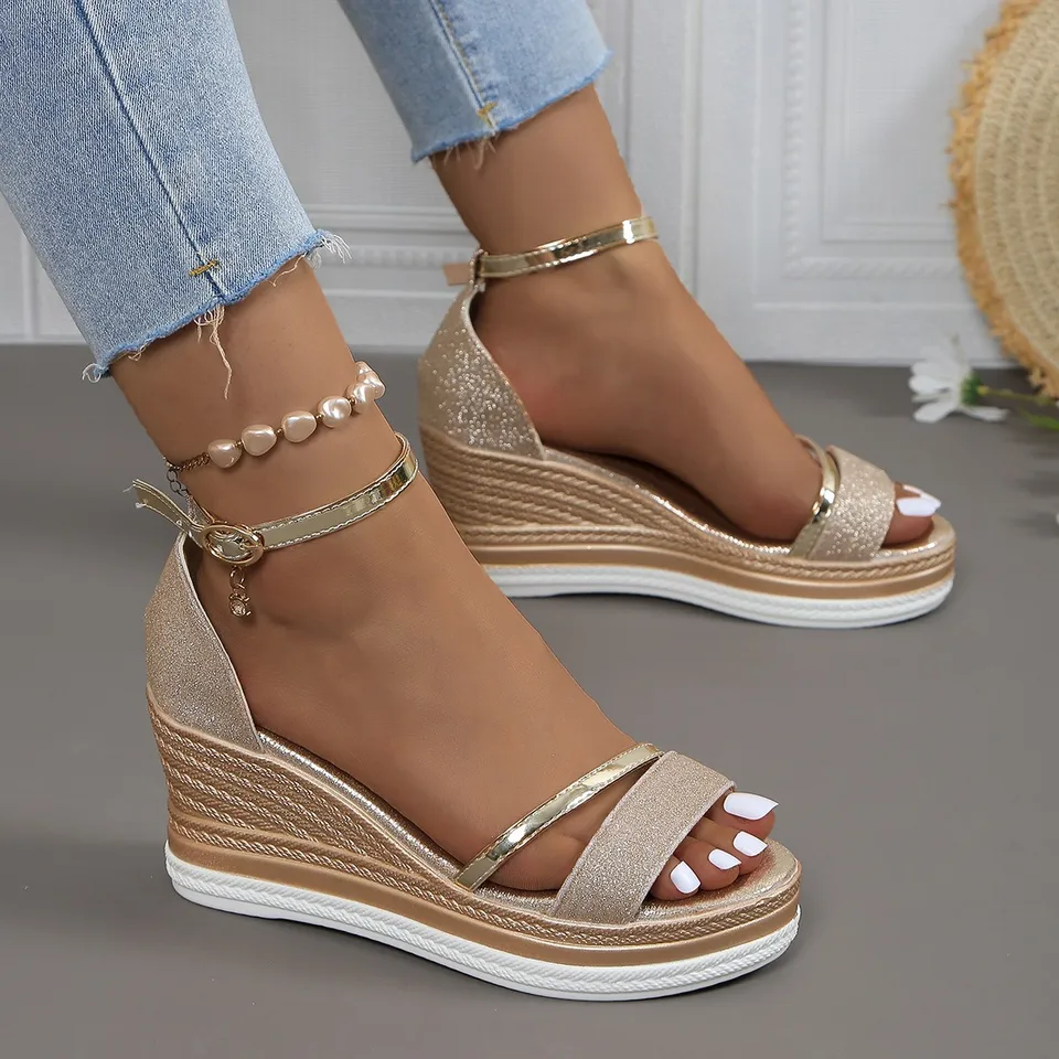 Leto Nové super vysoké podpätky sandále Dámska všestranná platforma Platform Shoes s priamymi sandálmi Sandals Vysoké podpätky