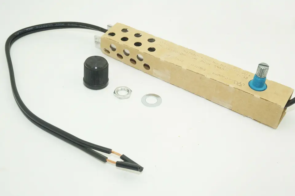Light Light Rotary Dial Stmier Switch 500 W halogénové žiarovky 120 V AC / 240V AC